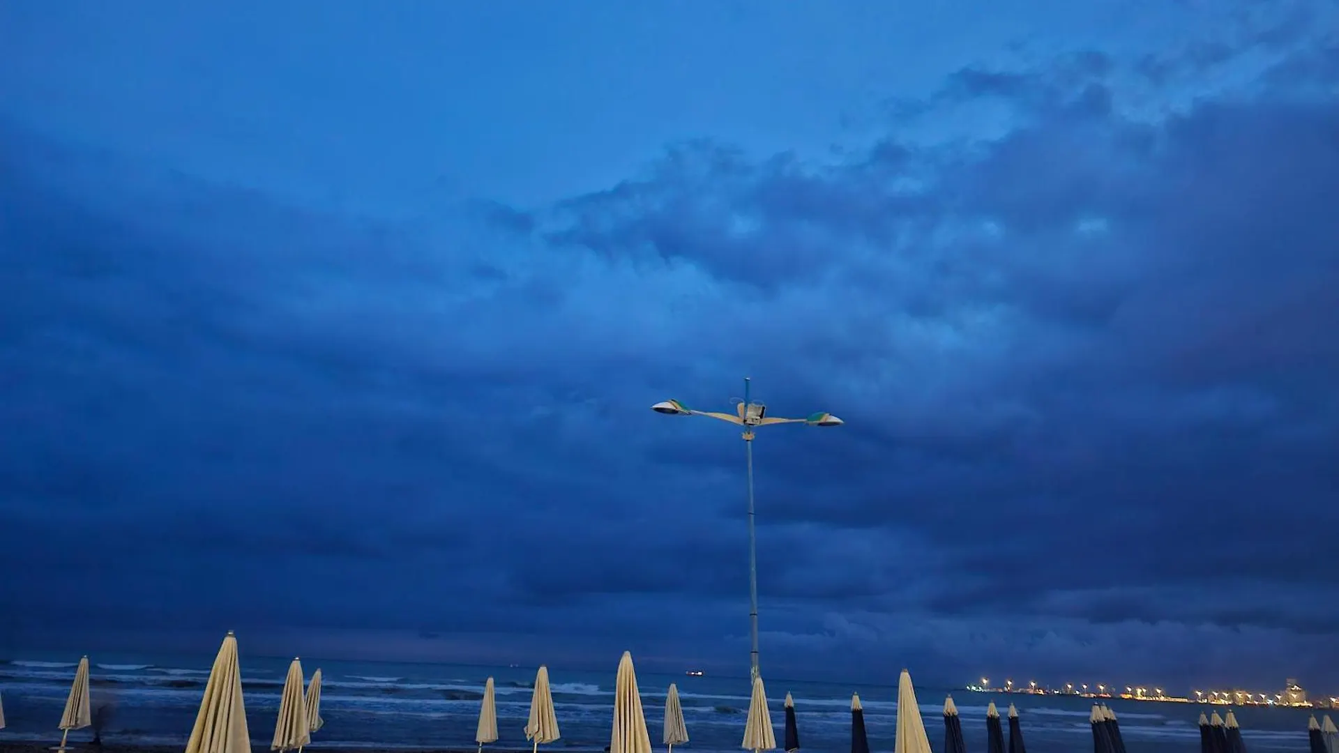 Bral Plepa - Two-Bedroom Apartment Beachfront Durrës