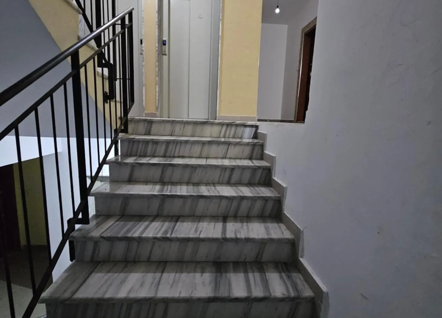 Bral Plepa - Two-Bedroom Apartment Beachfront Durrës 0*,  알바니아