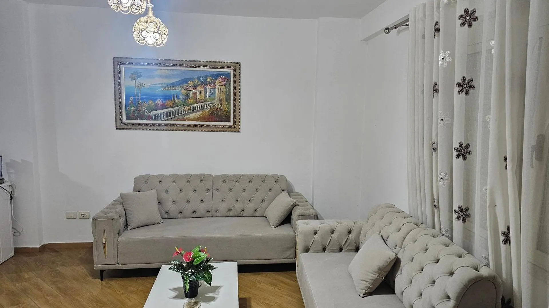 Bral Plepa - Two-Bedroom Apartment Beachfront Durrës 0*,  알바니아