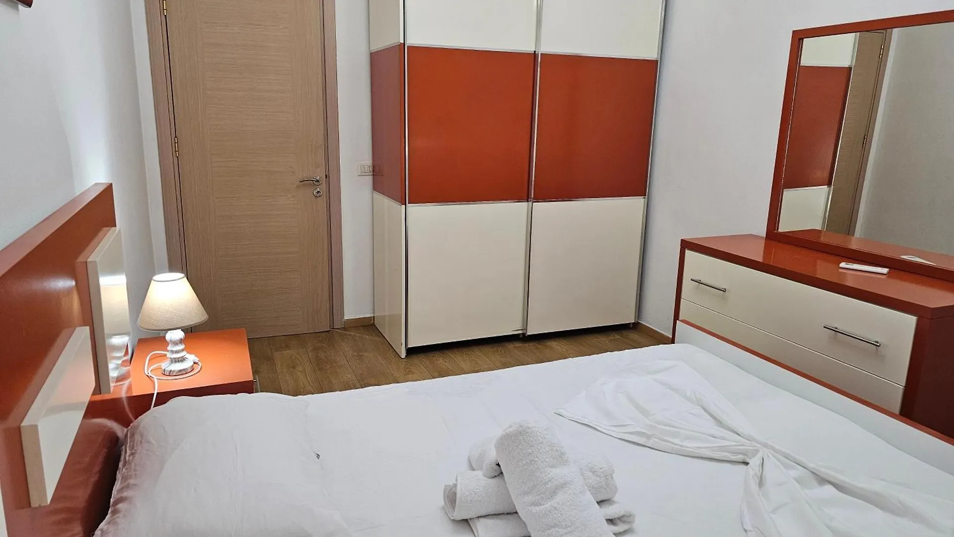 Bral Plepa - Two-Bedroom Apartment Beachfront Durrës